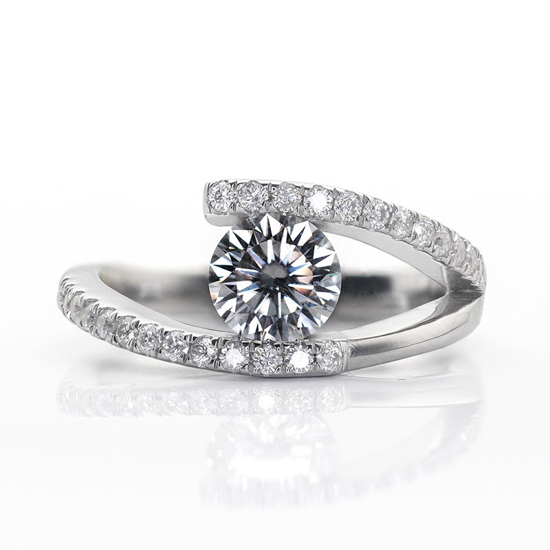 Round Cut 1 Carat Moissanite Engagement Rings