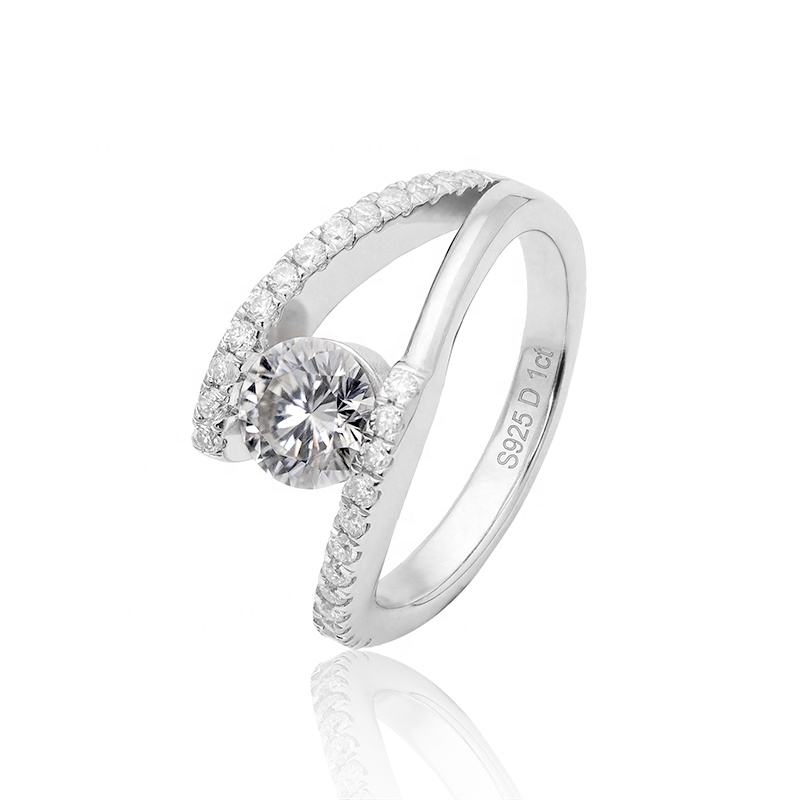 Round Cut 1 Carat Moissanite Engagement Rings